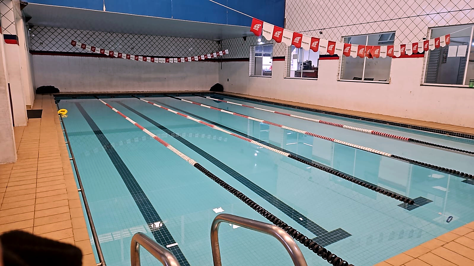 Piscina semiolímpica da Aquademic com raias